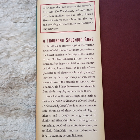 A Thousand Splendid Suns by Khaled Hosseini - Picture 3 of 7